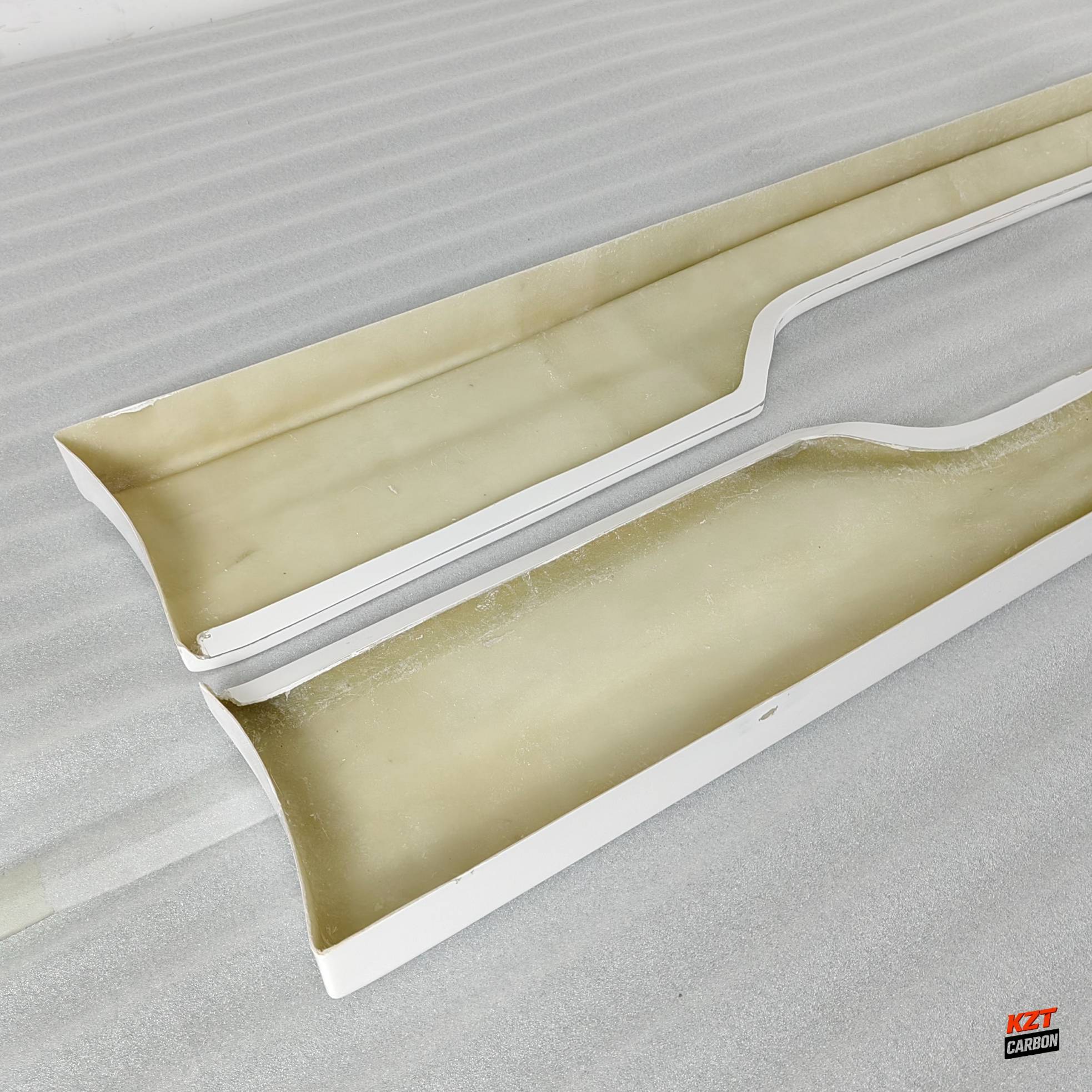 For Nissan Skyline R34 (GTT only) NSM Style Fiberglass Unpaint Side Skirts Pair
