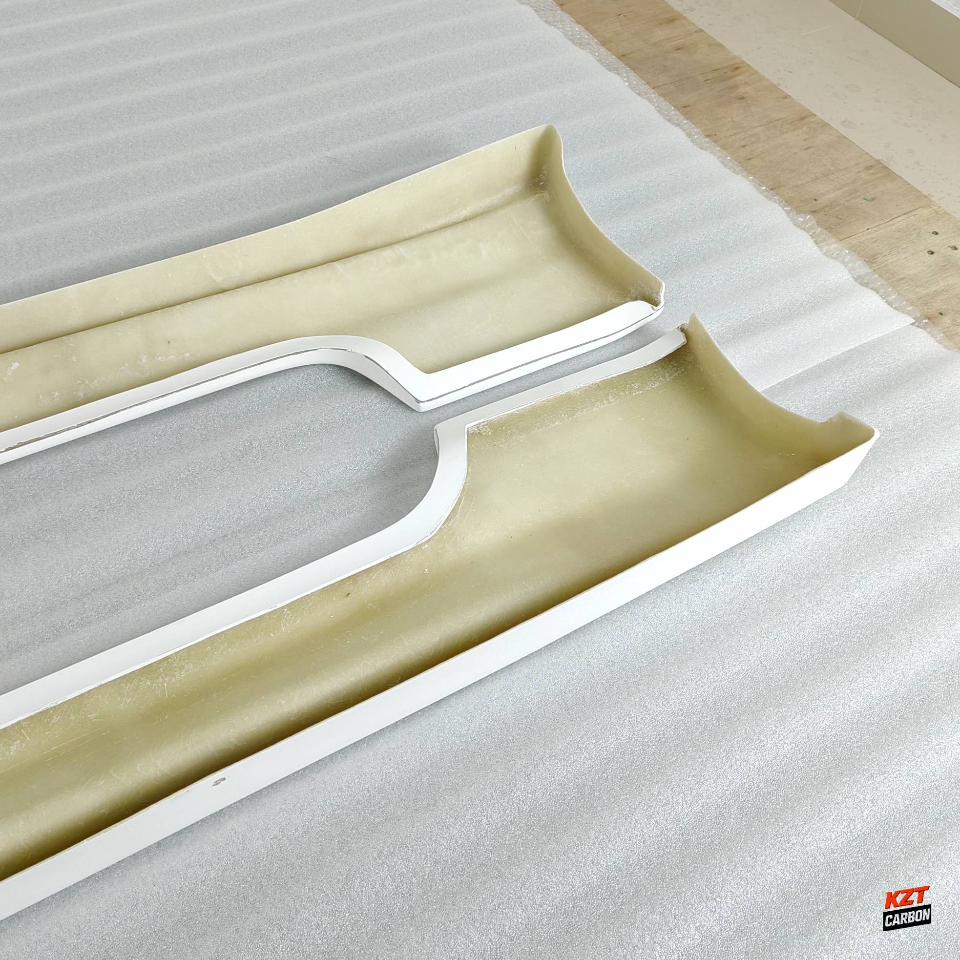 For Nissan Skyline R34 (GTT only) NSM Style Fiberglass Unpaint Side Skirts Pair