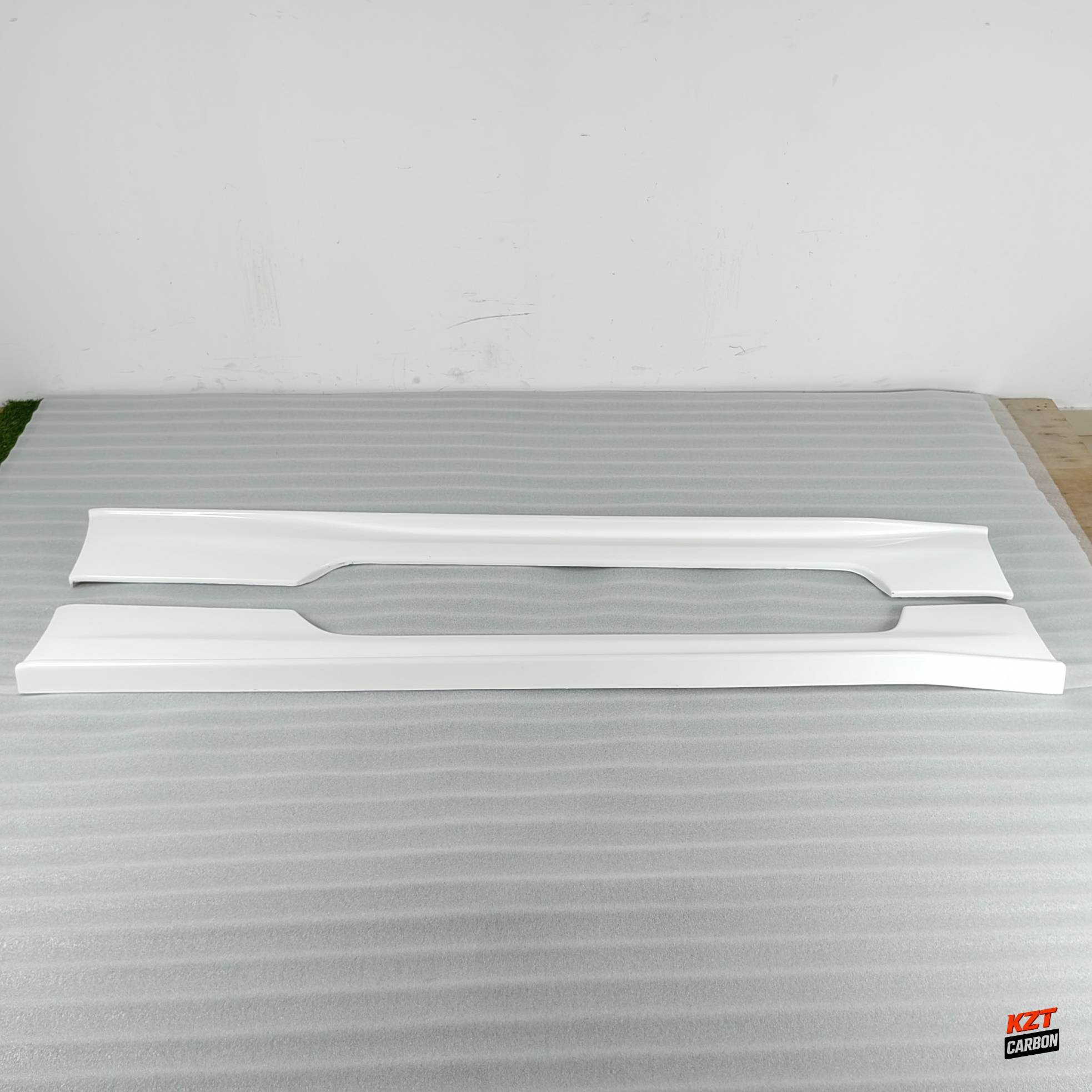 For Nissan Skyline R34 (GTT only) NSM Style Fiberglass Unpaint Side Skirts Pair