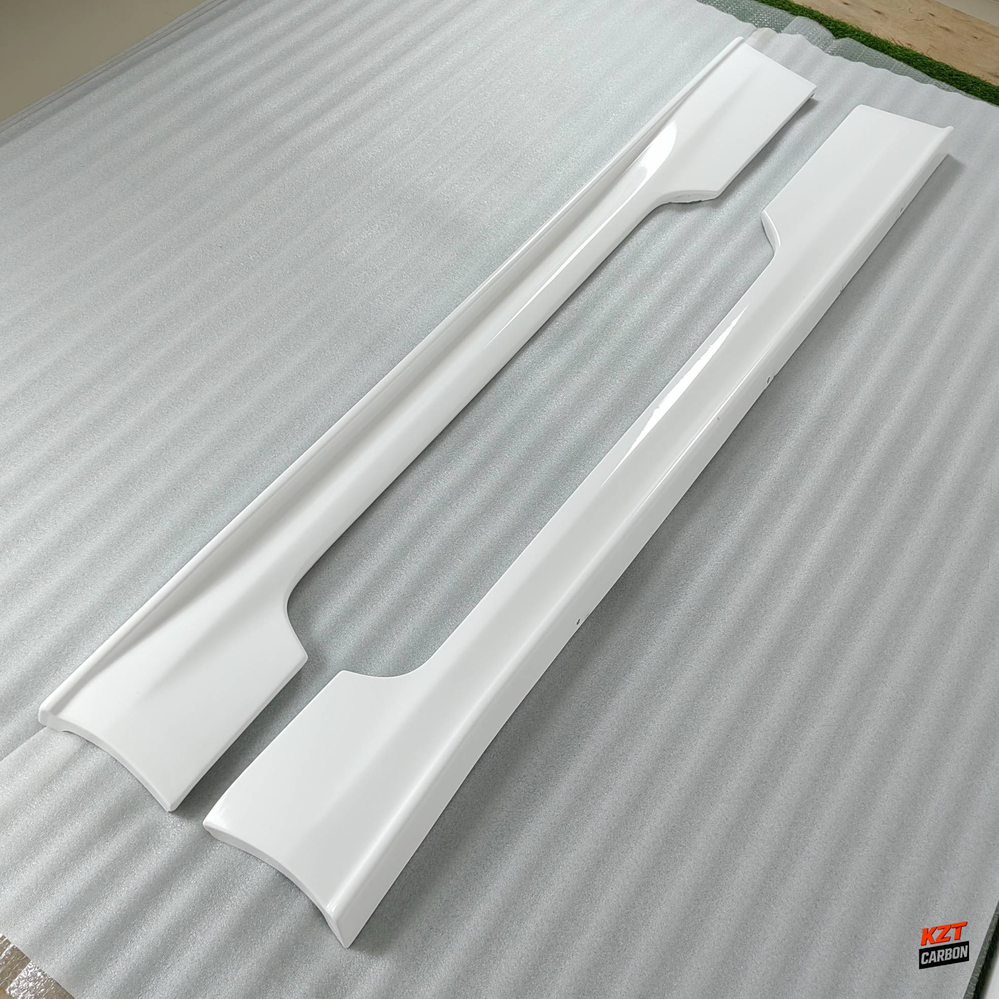For Nissan Skyline R34 (GTT only) NSM Style Fiberglass Unpaint Side Skirts Pair
