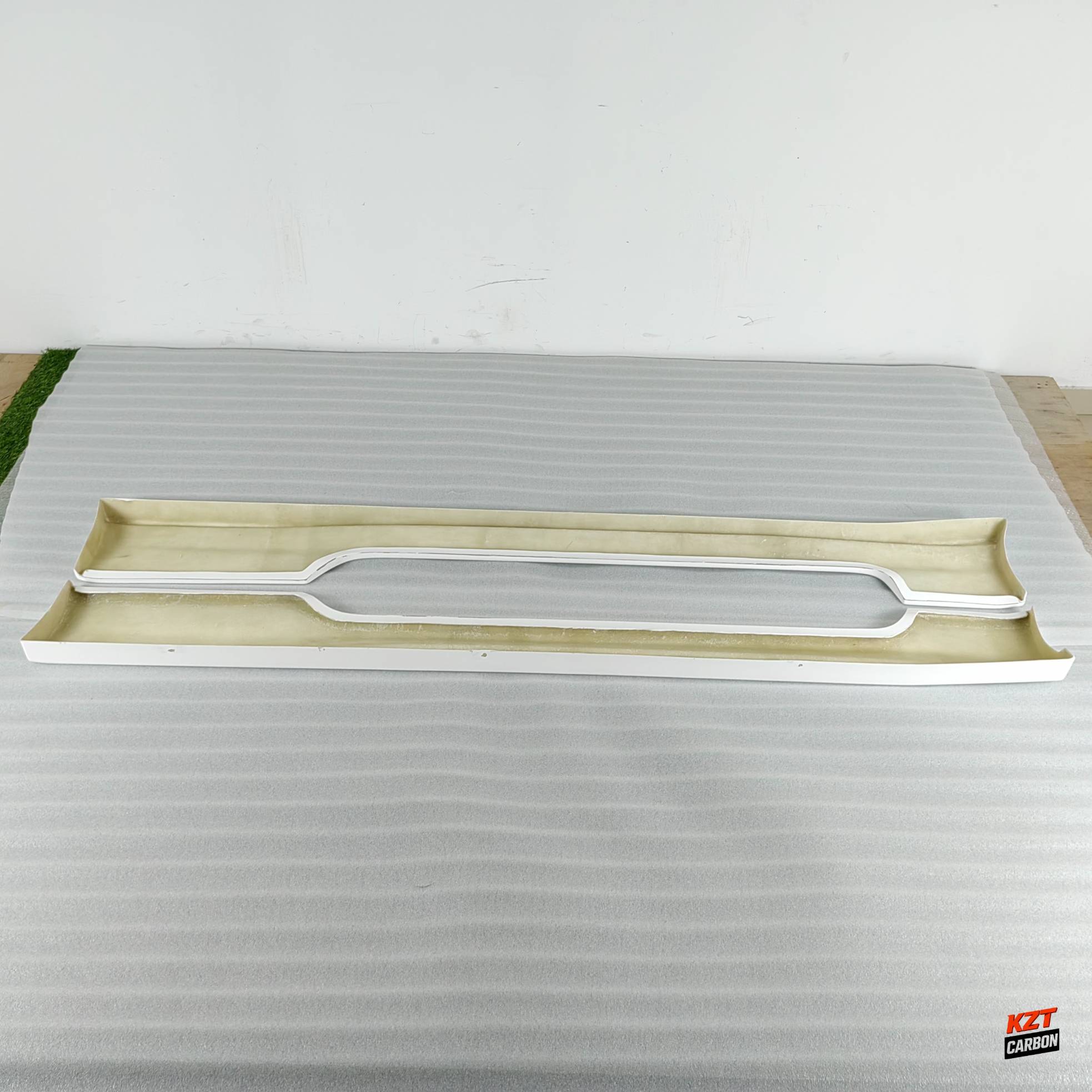For Nissan Skyline R34 (GTT only) NSM Style Fiberglass Unpaint Side Skirts Pair