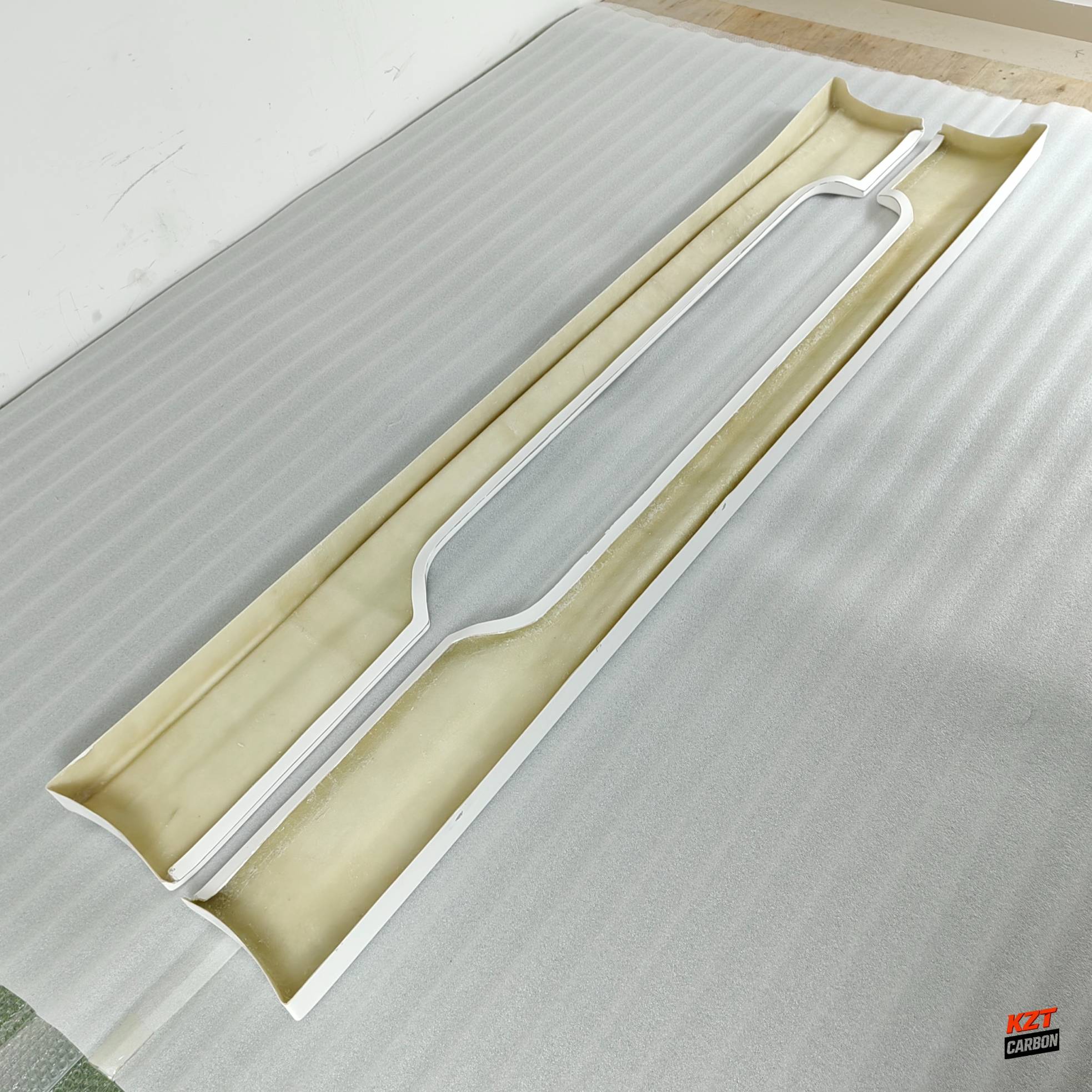 For Nissan Skyline R34 (GTT only) NSM Style Fiberglass Unpaint Side Skirts Pair