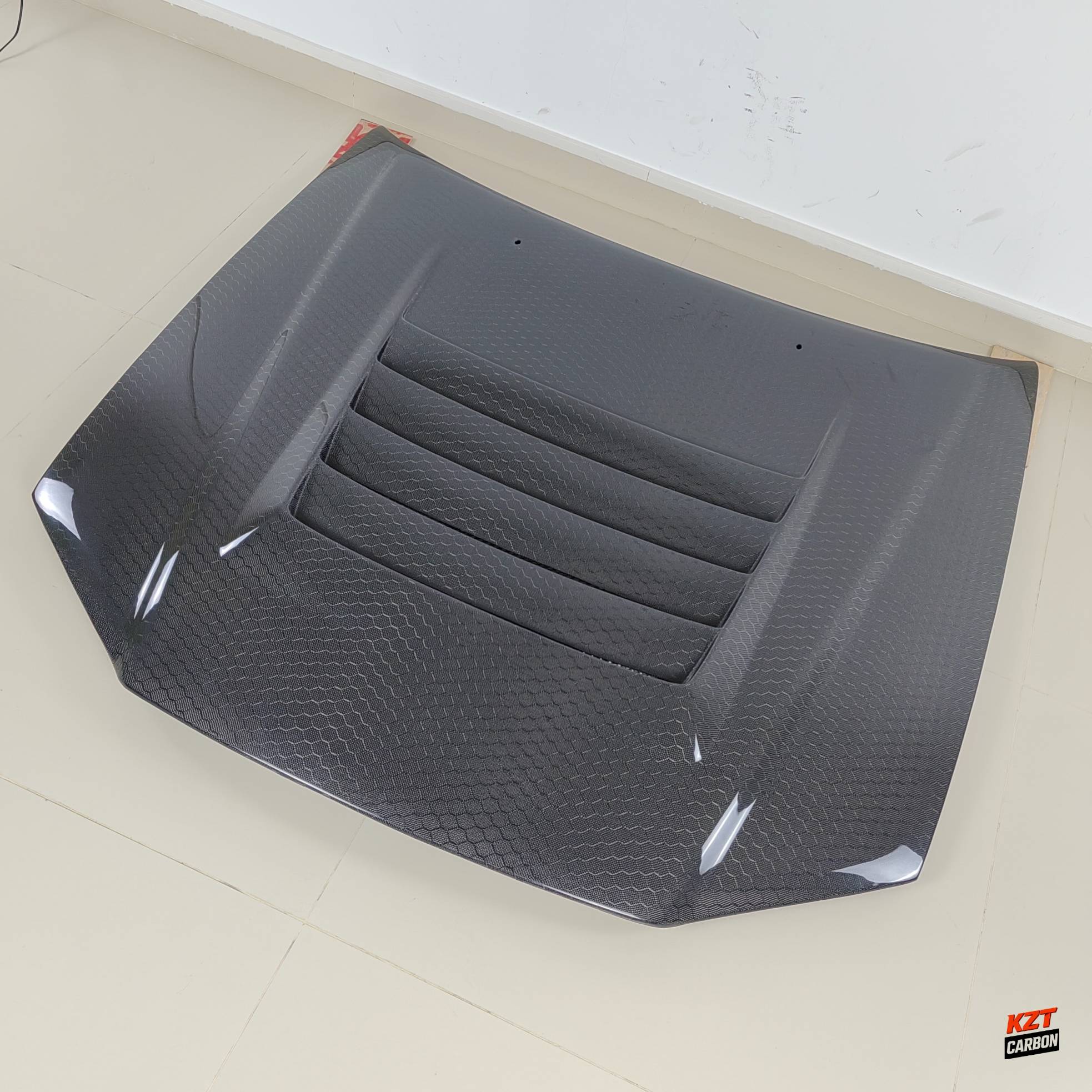 For Nissan Skyline R34 (GTR Only) NIS Style Honeycomb Carbon Front Vented Hood