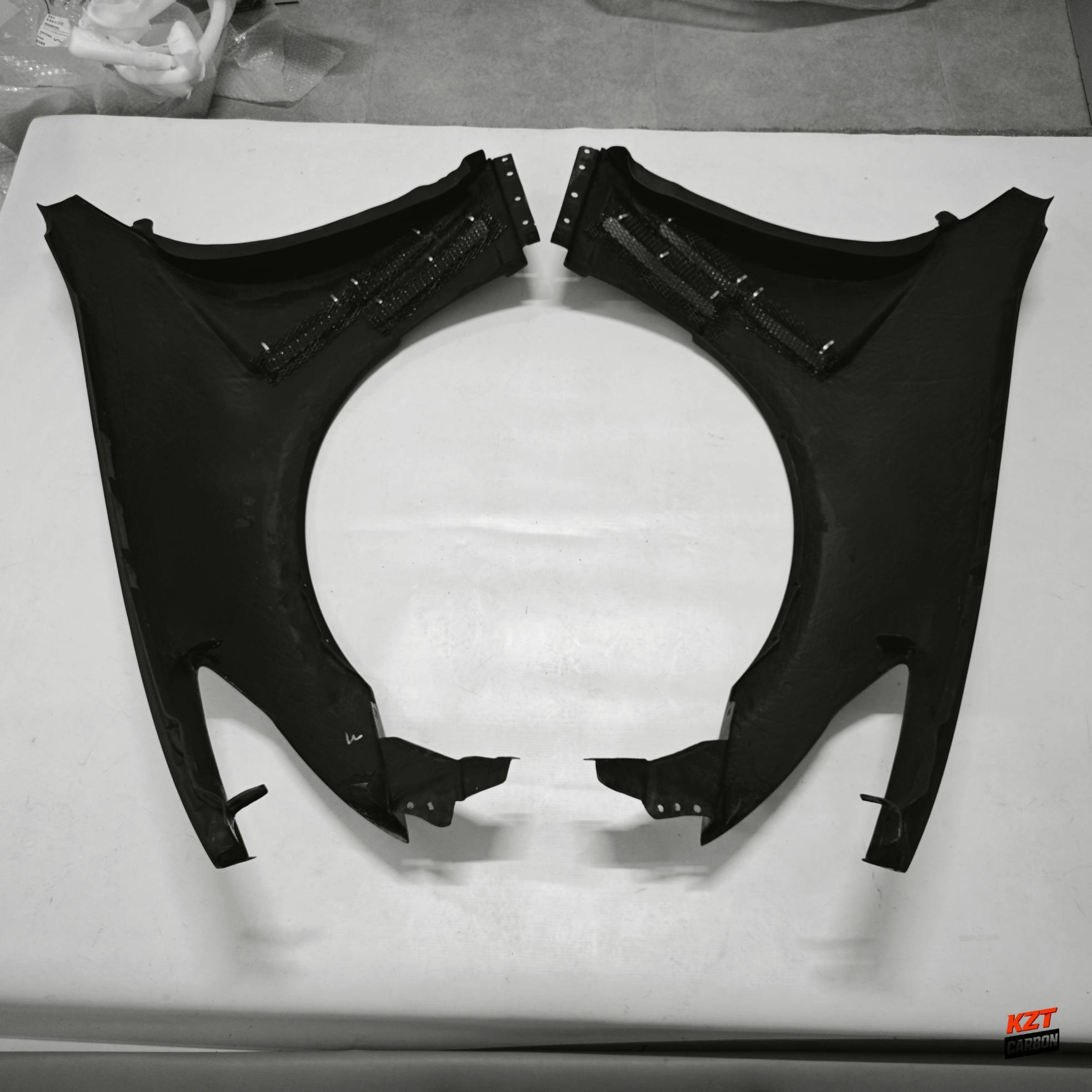 For Infiniti G37 Q40 4 Door Sedan 08-13 Honeycomb Carbon HT Style Vented Front Fender