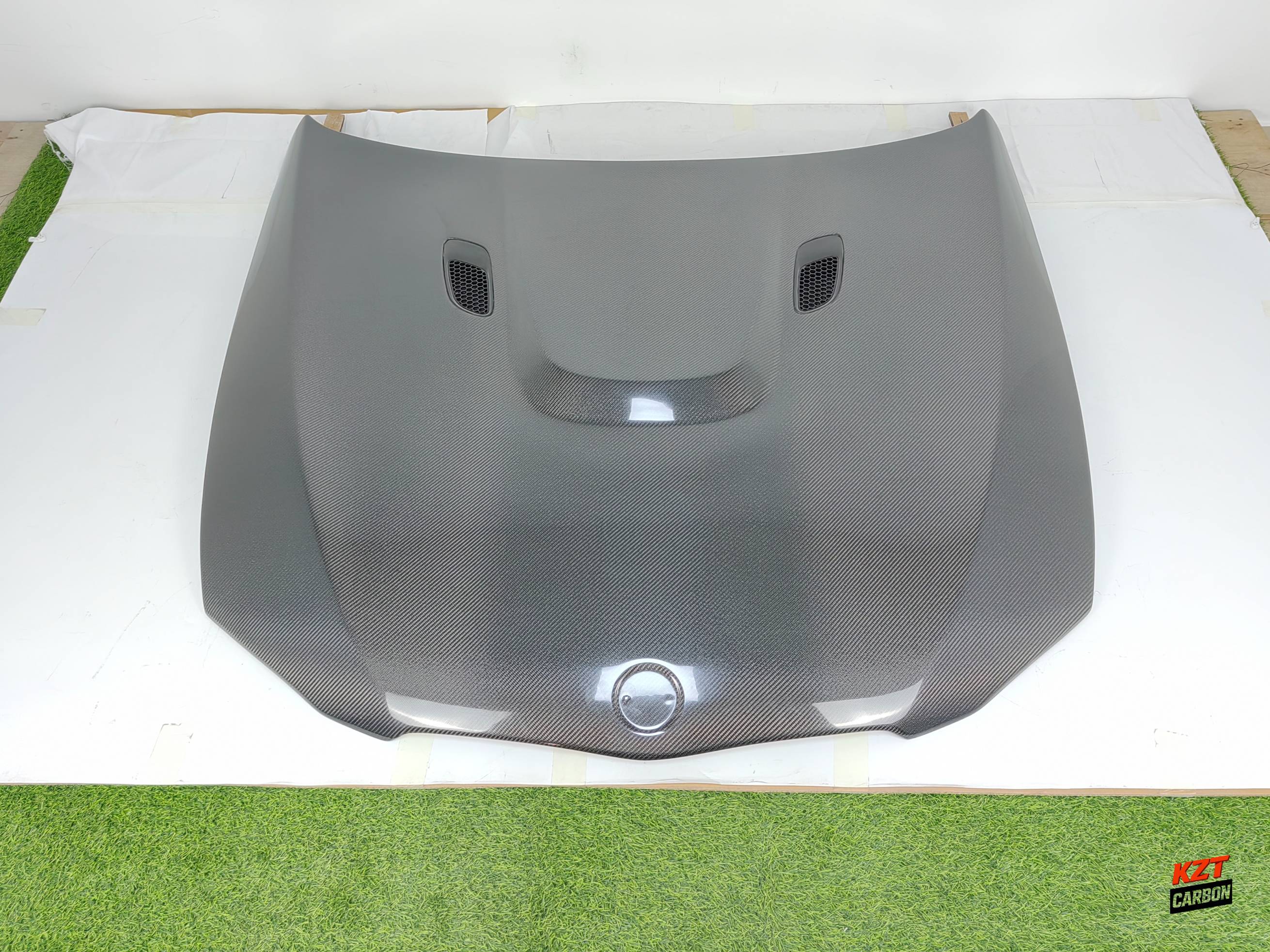 For BMW E92 LCI (08-13 Non-M3 Only) Carbon M3 Style Front Vented Cooling Hood