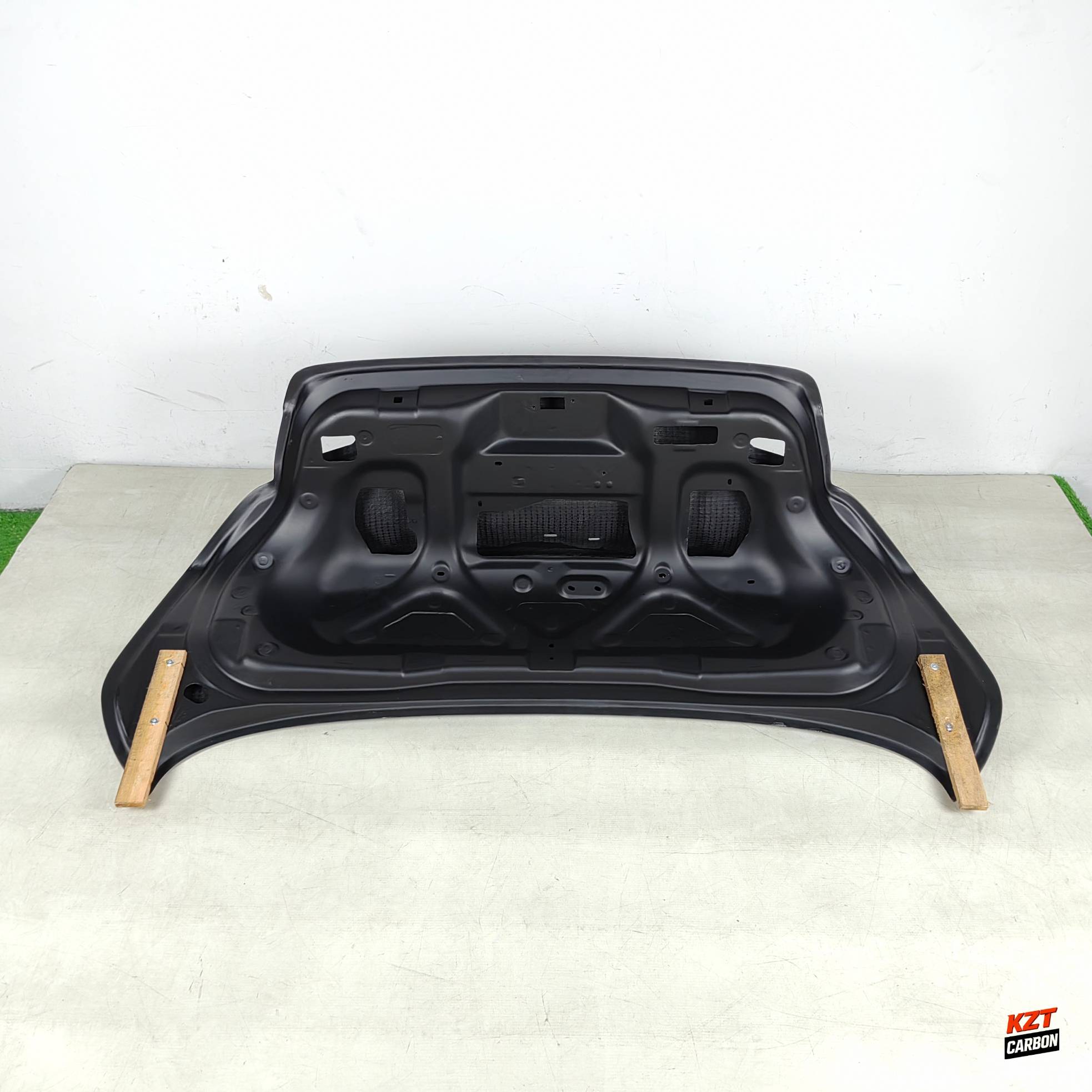 For Infiniti G37 Q40 (Sedan Only) Honeycomb Carbon HT Rear Trunk (W/Camera Hole)