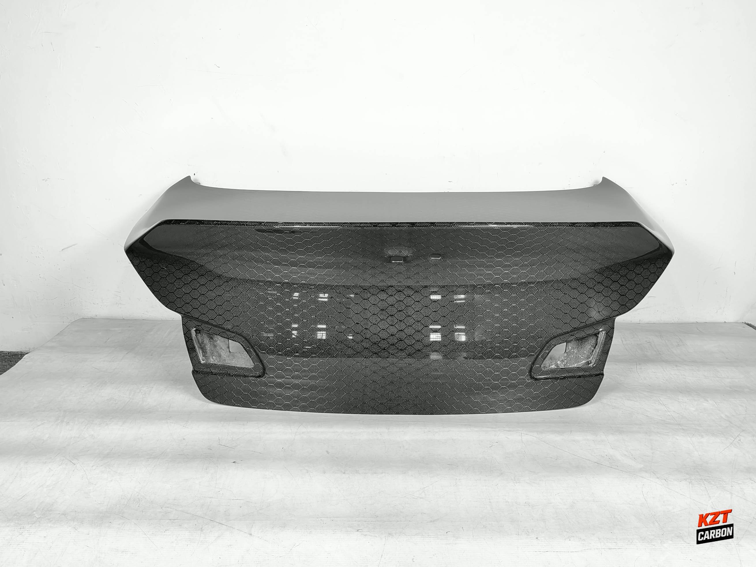 For Infiniti G37 Q40 (Sedan Only) Honeycomb Carbon HT Rear Trunk (W/Camera Hole)
