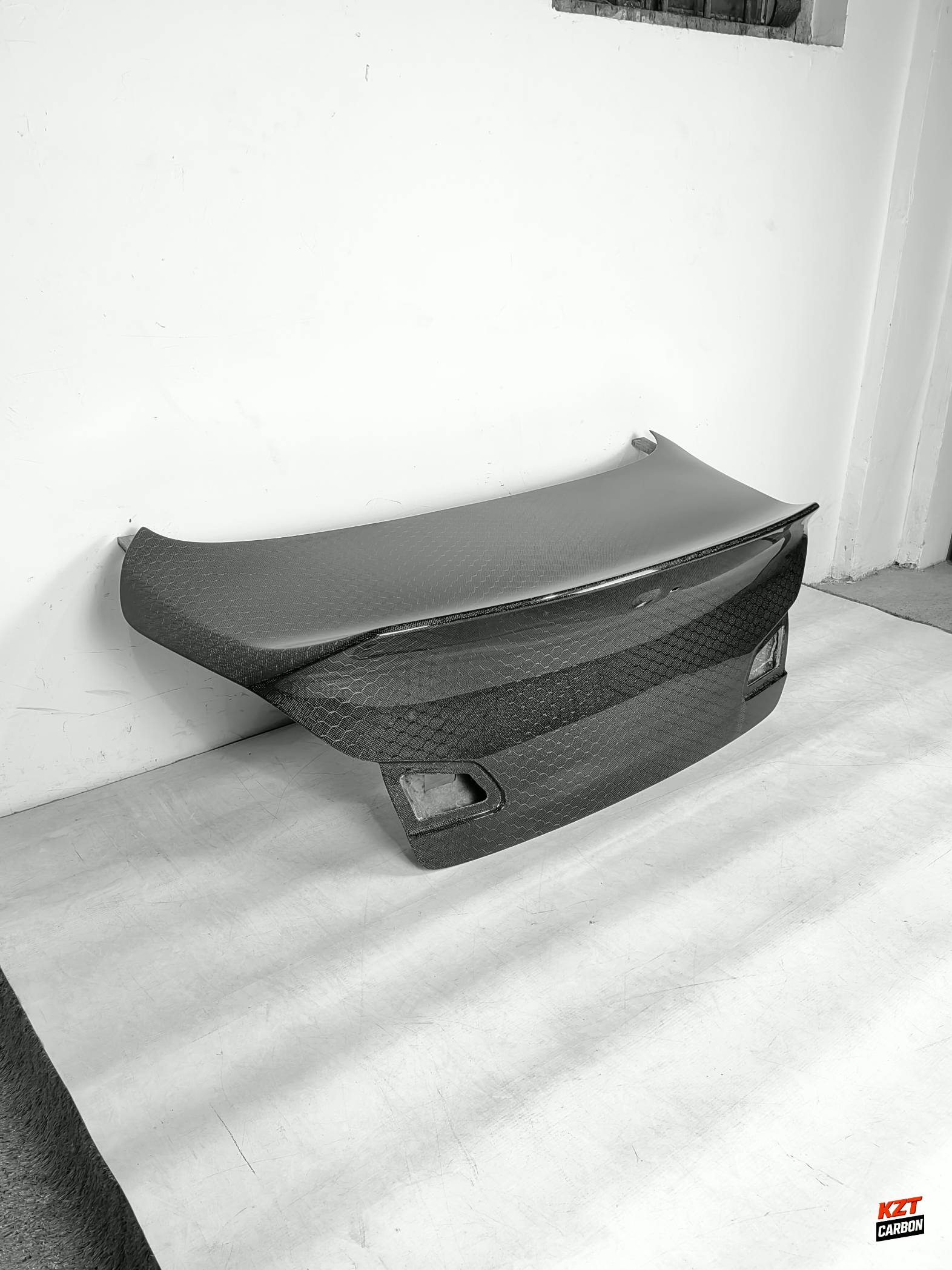 For Infiniti G37 Q40 (Sedan Only) Honeycomb Carbon HT Rear Trunk (W/Camera Hole)