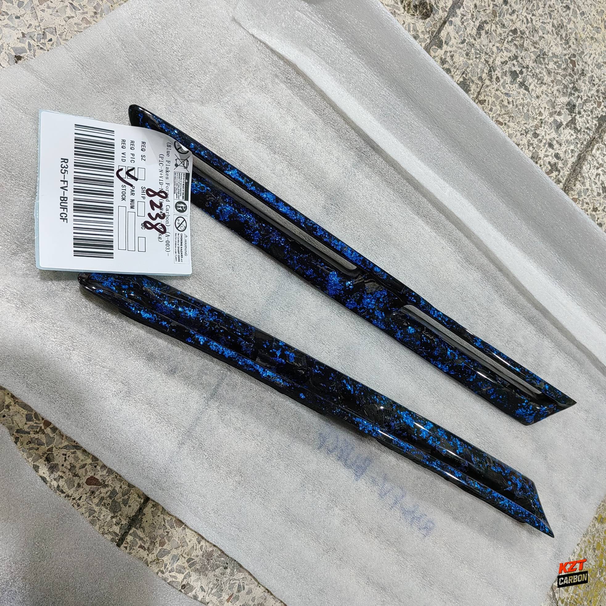 For Nissan R35 GTR OEM Front Fender Vents(Pairs) Blue Flakes Forged Carbon Fiber