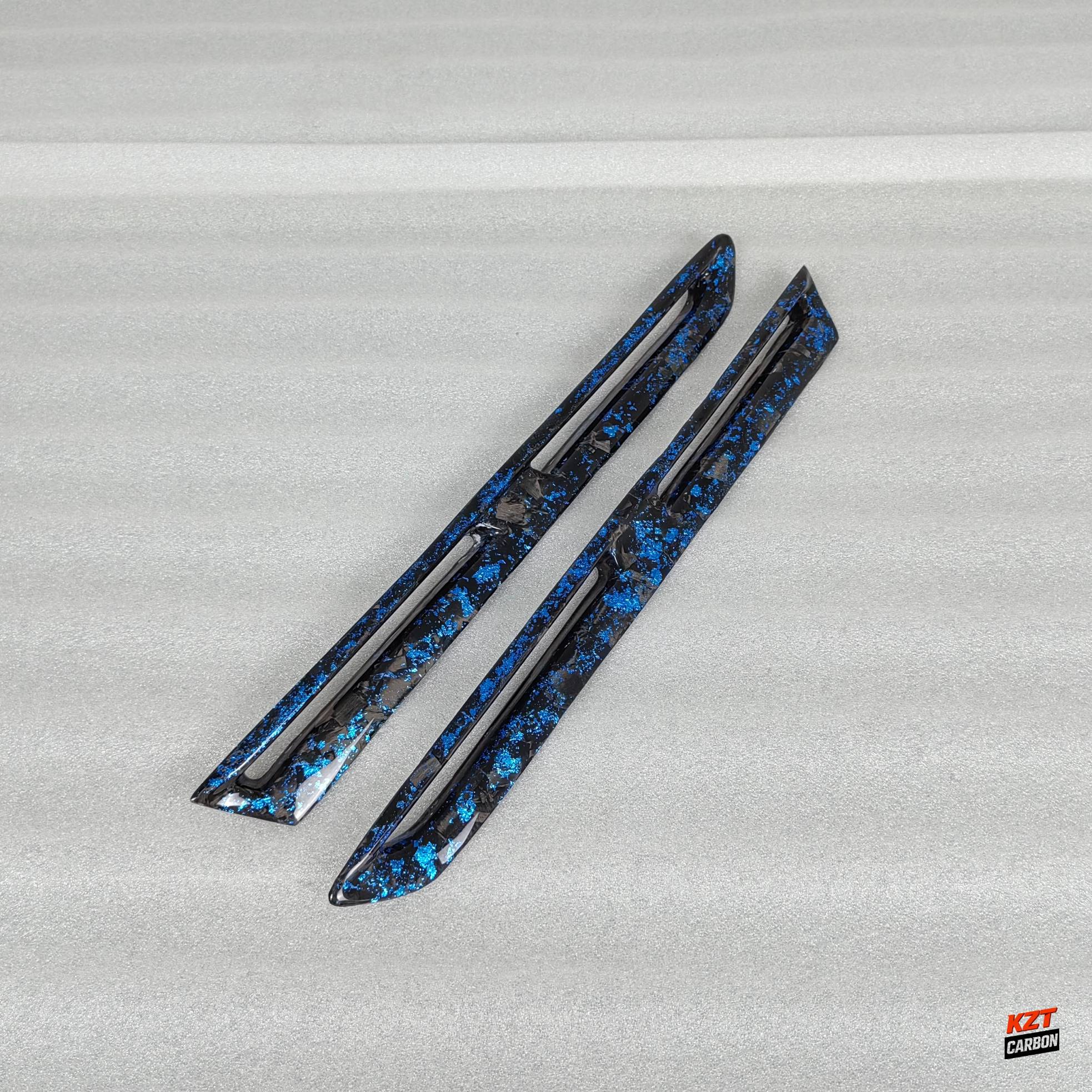 For Nissan R35 GTR OEM Front Fender Vents(Pairs) Blue Flakes Forged Carbon Fiber