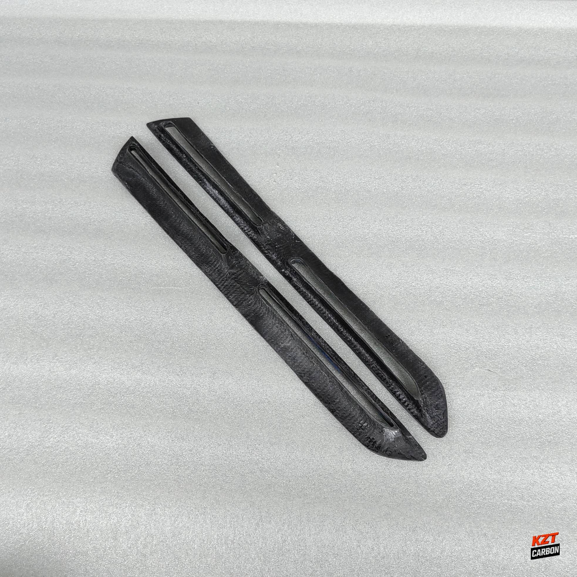For Nissan R35 GTR OEM Front Fender Vents(Pairs) Blue Flakes Forged Carbon Fiber