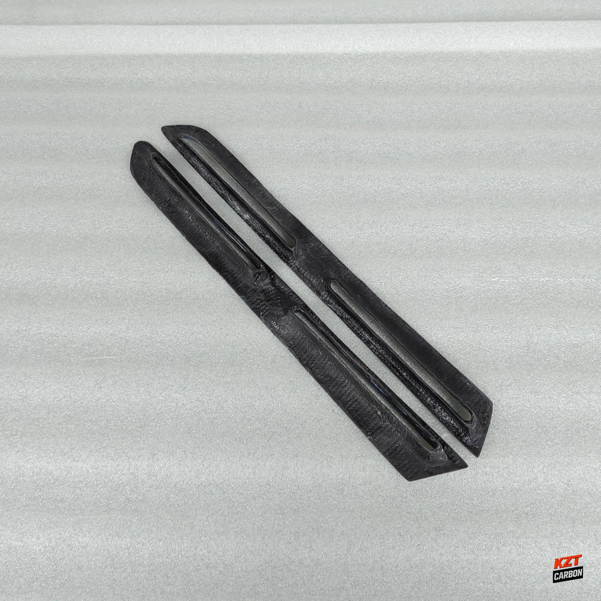 For Nissan R35 GTR OEM Front Fender Vents(Pairs) Blue Flakes Forged Carbon Fiber