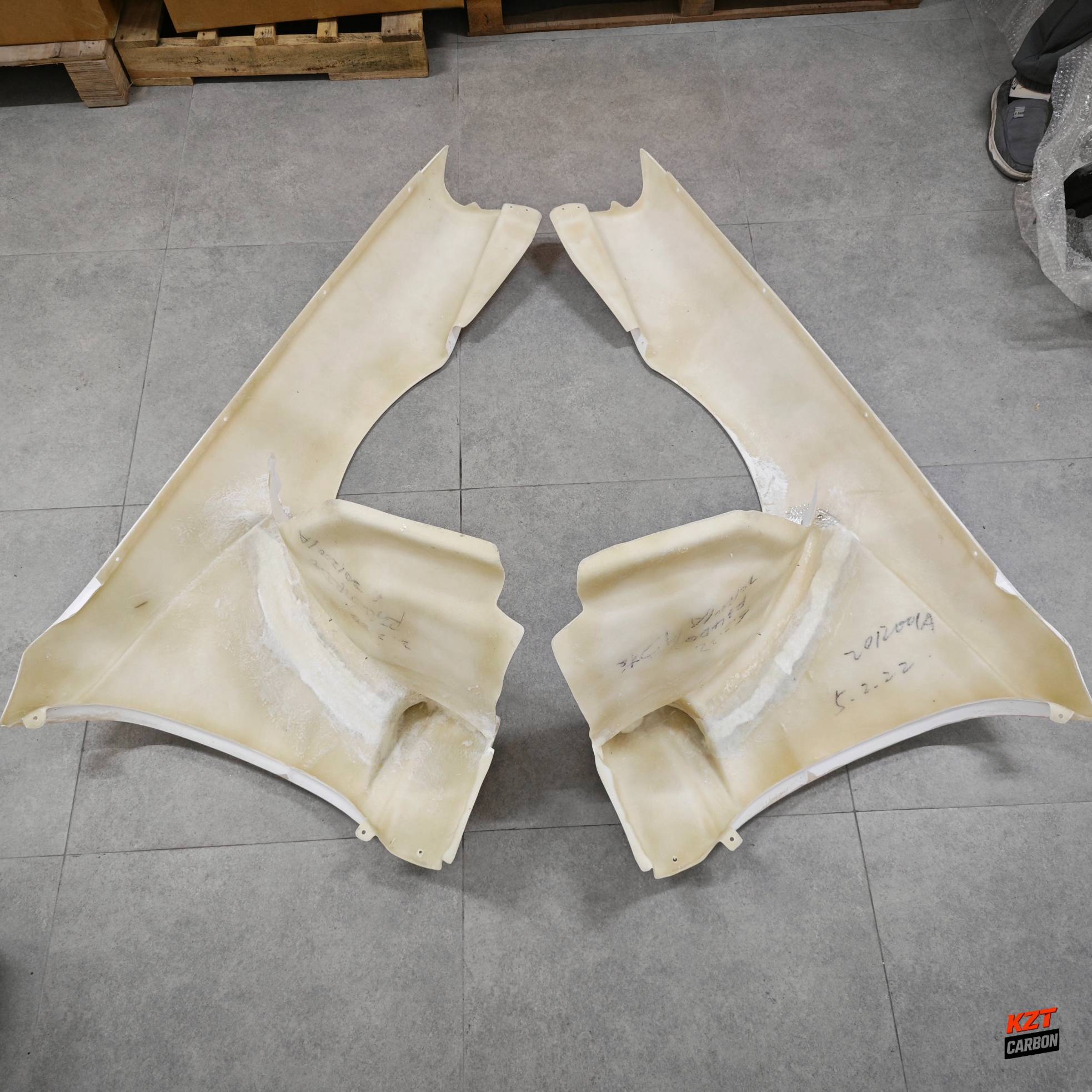 For Nissan Skyline R34 GTR DO Style FRP Unpaint Front Fender Pair Replacement