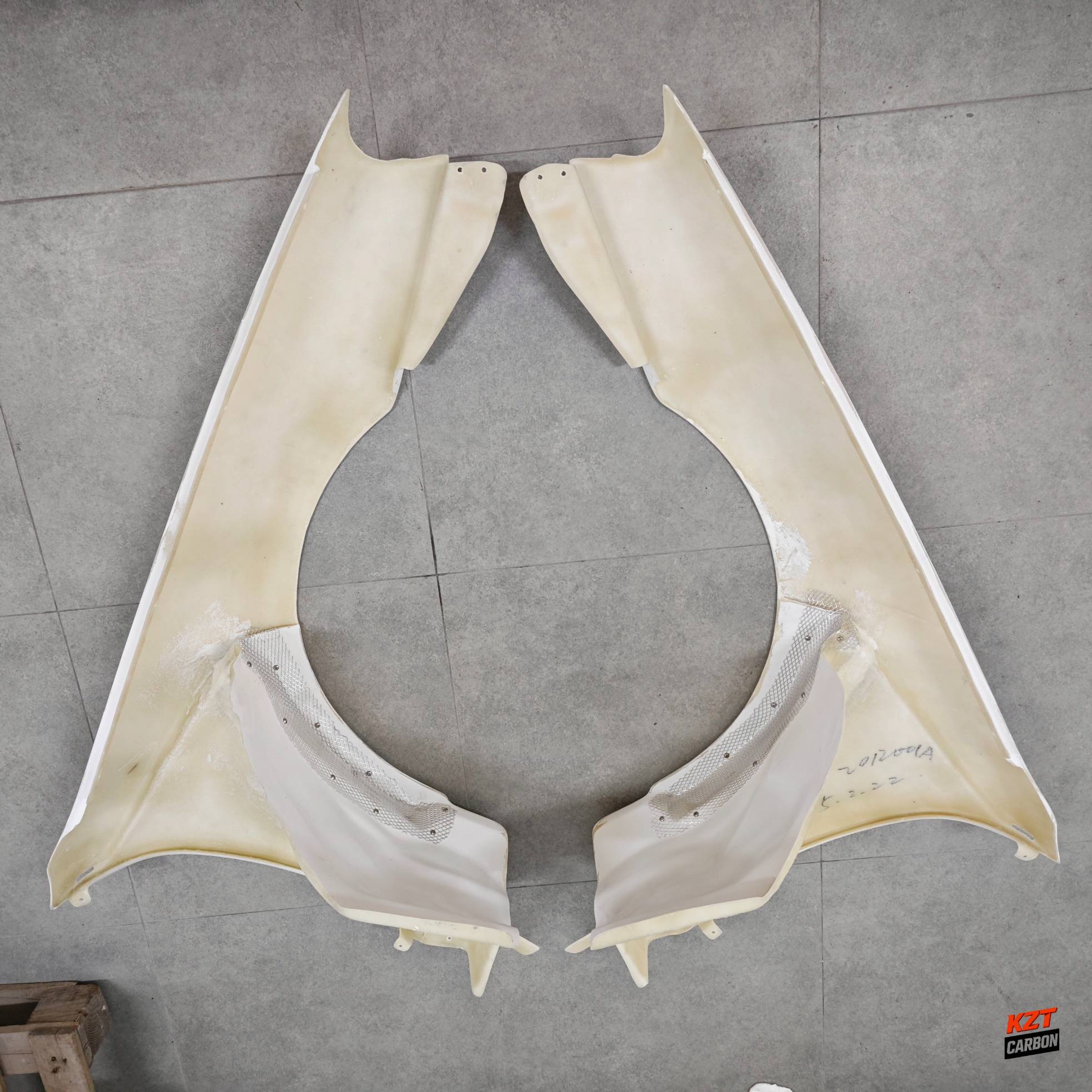 For Nissan Skyline R34 GTR DO Style FRP Unpaint Front Fender Pair Replacement